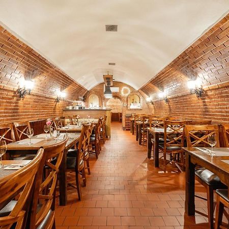 Restaurace A Penzion U Doubku Breclav Luaran gambar